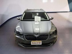 Grigio Usata 2017 Skoda Superb Executive Station wagon | 13.900 € (Buon prezzo)