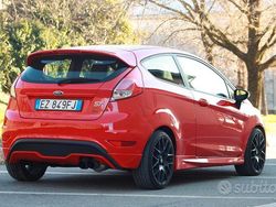 Rosso Usata 2015 Ford Fiesta ST Tre volumi | 7900 € (Buon prezzo)
