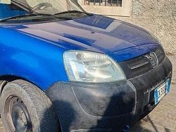 Usata 2004 Peugeot Partner Monovolume | 1250 €