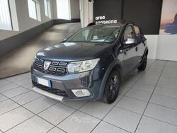 Grigio Usata 2017 Dacia Sandero Due volumi | 9990 € (Buon prezzo)