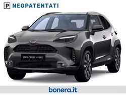 Dark grey met Nuova 2026 Toyota Yaris Cross Lounge SUV | 32.500 € (Buon prezzo)