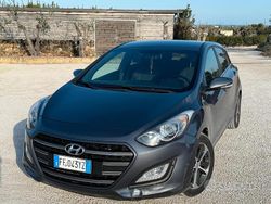 Grigio Usata 2016 Hyundai i30 Comfort Tre volumi | 6500 € (Buon prezzo)