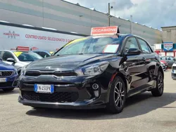Nero Usata 2018 Kia Rio Active Tre volumi | 9950 € (Buon prezzo)