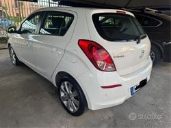 Bianco Usata 2013 Hyundai i20 Edition Tre volumi | 3999 € (Buon prezzo)