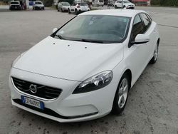 Bianco Usata 2015 Volvo V40 Momentum Tre volumi | 9000 € (Buon prezzo)