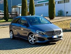 Grigio Usata 2016 Mercedes B200 Monovolume | 12.490 € (Buon prezzo)
