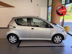 Argento Usata 2009 Toyota Aygo Due volumi | 3297 € (Buon prezzo)