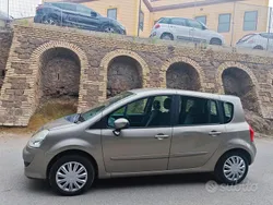 Beige Usata 2009 Renault Modus Dynamique Monovolume | 1200 €