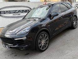 Blu Usata 2016 Porsche Cayenne Platinum Edition SUV | 33.999 € (Molto cara)