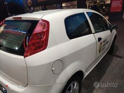 Bianco Usata 2012 Fiat Grande Punto Due volumi | 3000 € (Ottimo prezzo)