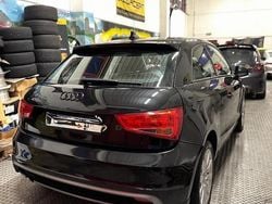 Nero Usata 2012 Audi A1 Attraction Due volumi | 8999 € (Buon prezzo)