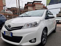 Bianco Usata 2013 Toyota Yaris Lounge Tre volumi | 8700 € (Buon prezzo)