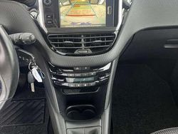 Usata 2015 Peugeot 208 Allure Due volumi | 8000 € (Buon prezzo)