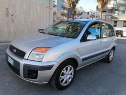 Argento Usata 2006 Ford Fusion Tre volumi | 2999 € (Cara)