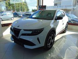 Bianco Nuova 2025 Alfa Romeo Junior Edizione Speciale SUV | 31.900 € (Cara)