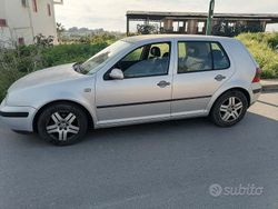 Grigio Usata 2002 VW Golf IV Tre volumi | 1500 € (Buon prezzo)