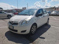 Bianco Usata 2009 Toyota Yaris Due volumi | 2800 € (Buon prezzo)