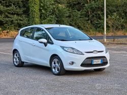 Bianco Usata 2012 Ford Fiesta Titanium Due volumi | 4300 € (Buon prezzo)