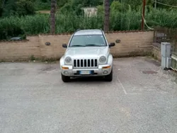 Usata 2004 Jeep Cherokee Limited SUV | 3500 € (Buon prezzo)