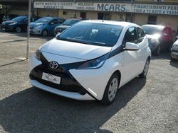 Bianco Usata 2017 Toyota Aygo X-play Due volumi | 9990 € (Buon prezzo)