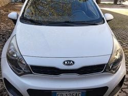 Bianco Usata 2014 Kia Rio Due volumi | 5800 € (Buon prezzo)