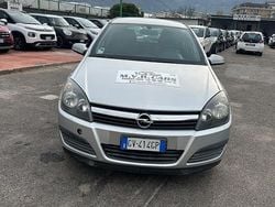 Grigio Usata 2008 Opel Astra Enjoy Tre volumi | 1999 € (Ottimo prezzo)