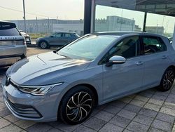 Grigio Usata 2022 VW Golf VIII Life Tre volumi | 21.400 € (Ottimo prezzo)