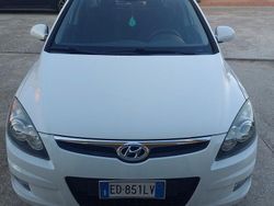 Bianco Usata 2010 Hyundai i30 Tre volumi | 3000 €