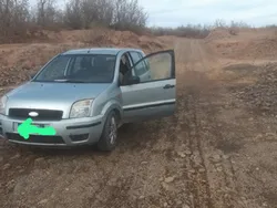 Usata 2004 Ford Fusion Tre volumi | 1000 € (Buon prezzo)