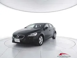 Nero pastello Usata 2016 Volvo V40 Momentum Station wagon | 8910 € (Buon prezzo)