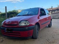 Usata 2000 Renault Clio II Tre volumi | 1200 € (Cara)