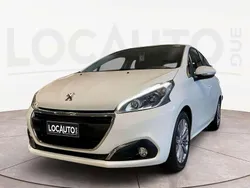 Bianco Usata 2015 Peugeot 208 Active Due volumi | 7990 € (Buon prezzo)
