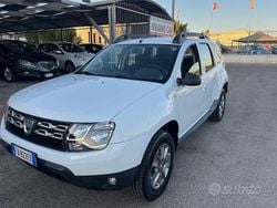 Bianco Usata 2015 Dacia Duster Lauréate Station wagon | 6990 € (Buon prezzo)