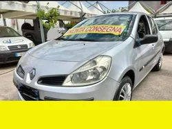 Grigio Usata 2009 Renault Clio II Tre volumi | 2500 € (Ottimo prezzo)