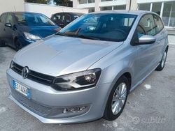 Grigio Usata 2010 VW Polo Highline Tre volumi | 5690 € (Buon prezzo)