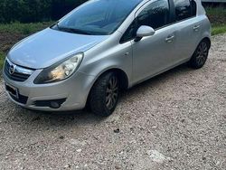 Usata 2010 Opel Corsa Enjoy Tre volumi | 2500 €