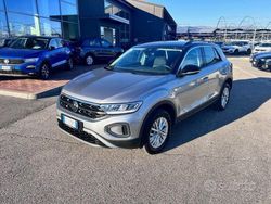 Grigio medio Usata 2024 VW T-Roc Life SUV | 27.200 € (Buon prezzo)