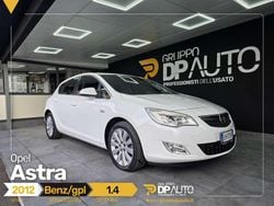 Bianco Usata 2012 Opel Astra Cosmo Tre volumi | 5800 € (Buon prezzo)