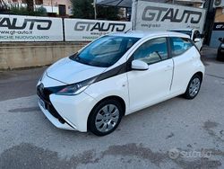 Bianco Usata 2015 Toyota Aygo X-play Due volumi | 7500 € (Buon prezzo)