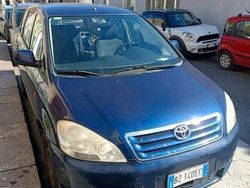 Blu Usata 2002 Toyota Avensis Station wagon | 5000 €