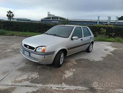 Grigio Usata 2001 Ford Fiesta Zetec Tre volumi | 900 € (Buon prezzo)