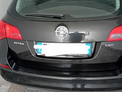 Nero Usata 2012 Opel Astra Station wagon | 3300 € (Buon prezzo)
