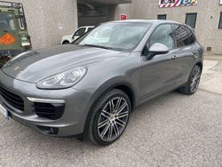 Usata 2015 Porsche Cayenne Platinum Edition SUV | 36.000 € (Molto cara)