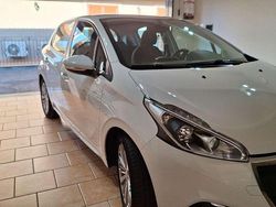Bianco Usata 2018 Peugeot 208 Active Due volumi | 11.300 € (Buon prezzo)