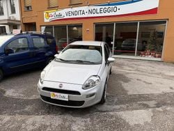 Argento Usata 2013 Fiat Punto Lounge Tre volumi | 5700 € (Buon prezzo)
