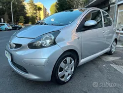 Argento Usata 2006 Toyota Aygo Due volumi | 2990 € (Buon prezzo)