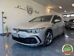 Grigio Usata 2022 VW Golf VIII R-line Tre volumi | 20.900 € (Buon prezzo)