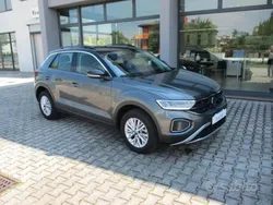 Usata 2023 VW T-Roc Life SUV | 24.900 € (Buon prezzo)