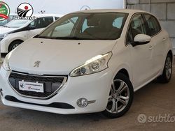 Bianco Usata 2013 Peugeot 208 Allure Due volumi | 7400 € (Buon prezzo)