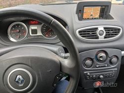 Grigio Usata 2011 Renault Clio II Due volumi | 3600 €